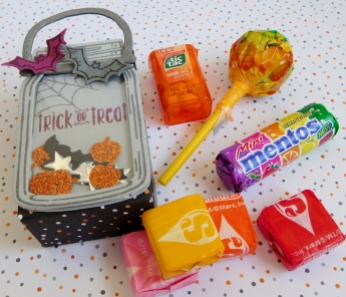 little-paper-party-spooky-fun-jar-of-love-mini-halloween-bag-contents2